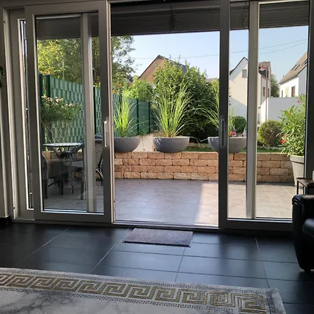 Апартаменты Schoene Mit Terasse *